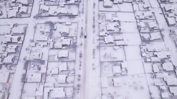 Widok Lotu Ptaka Ukraińskiej Wioski Śnieżnej Domami Prywatnymi Działkami Ogrodowymi — Wideo stockowe