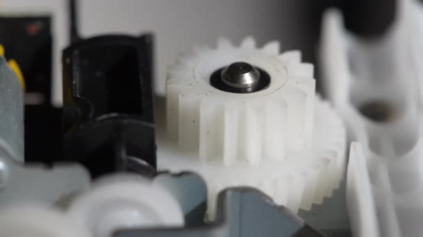齿轮在机械装置中转动 机器白色塑料齿轮旋转抽象 齿轮机械 — 图库视频影像