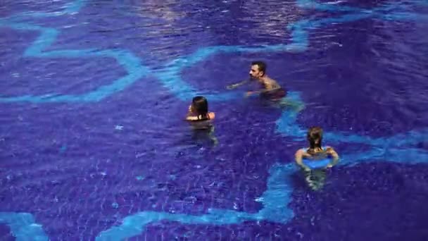 Didim Turkey September 2019 People Swim Sunbathe Swimming Pool Next — Stock Video