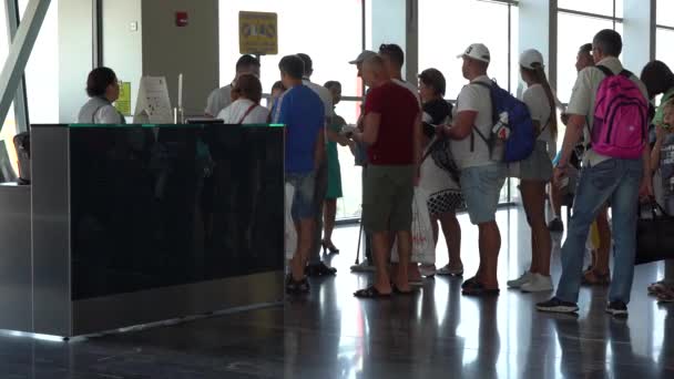 Bodrum Turquía Septiembre 2019 Gente Pasa Aterrizaje Aerolínea Aeropuerto Bodrum — Vídeos de Stock