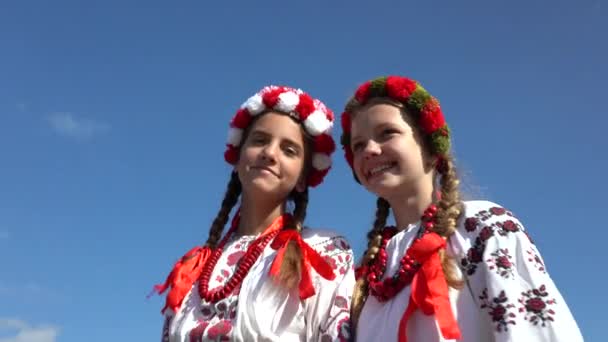 Slawuta Ukraine September 2019 Ukrainische Mädchen Und Jungen Nationaltrachten Nehmen — Stockvideo