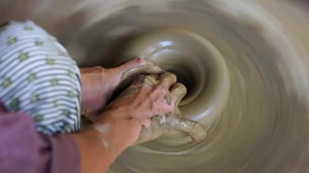Close Woman Potters Rotate Wheel Her Foot Making Beautiful Clay — Video Stock