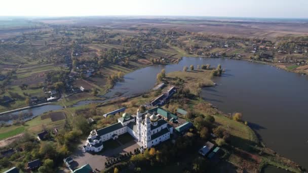 テオトコス修道院のゴロディシェンスキー聖降誕は ゴロディシェシュ クメルニツキー地域 ウクライナ 航空ビューの村で聖母の降誕の名前で正教会の男性修道院です — ストック動画