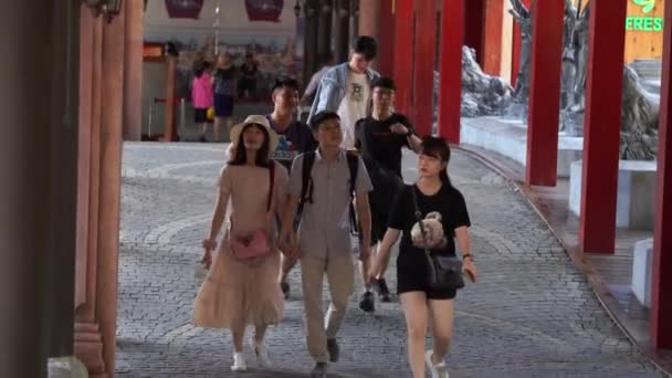 Nang Vietnam Juni 2020 Veel Vietnamese Toeristen Lopen Het Uitgaanscentrum — Stockvideo