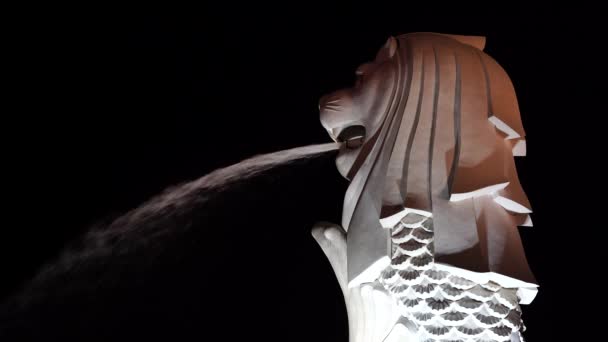 Ciudad Singapur Singapur Febrero 2020 Estatua Merlion Rociando Agua Boca — Vídeos de Stock