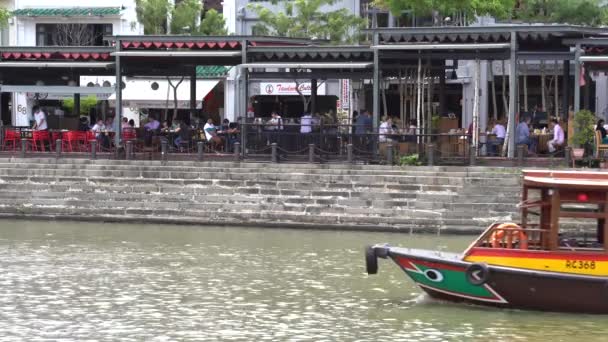 シンガポール市 シンガポール 2020年2月28日 クラークキー沿いのシンガポール川の近くのリバーサイドバーやレストラン 植民地時代は商業の中心地だった — ストック動画