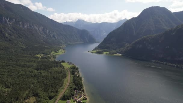 Vista Aérea Hallsttter Ver Lago Hallstatt Grandes Montañas Alpes Junto — Vídeos de Stock