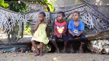 Zanzibar, Tanzanya - 16 Kasım 2019: Zanzibar Adası, Tanzanya, Doğu Afrika 'da bilinmeyen Afrikalı çocuklar