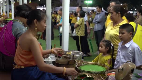 Bangkok Tailandia Mayo 2019 Chefs Tailandeses Preparan Comida Gratis Para — Vídeo de stock