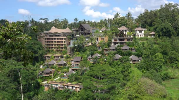 Casas Balinesas Tradicionales Con Vista Panorámica Selva Selva Tropical Montañas — Vídeos de Stock