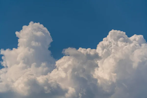 Luce Naturale Nuvole Bianche Che Galleggiano Sul Cielo Blu Nella — Foto Stock