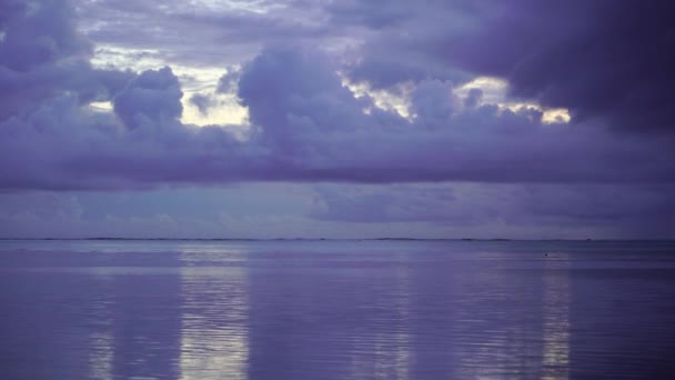 Felhőtlen Égbolt Napkelte Előtt Tengervíz Zanzibár Szigetén Tanzániában Kelet Afrikában — Stock videók