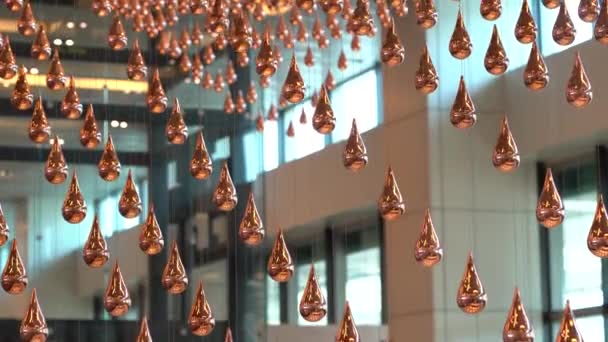 钱伯伦 新加坡 2019年3月27日 昌伊机场起飞和大厅的动感雨雕 动态变化的雨水装置是改造后的候机大厅的标志 — 图库视频影像