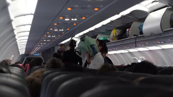 Changi Airport Singapore March 2019 Passengers Enter Cabin Boarding Plane — Stock Video