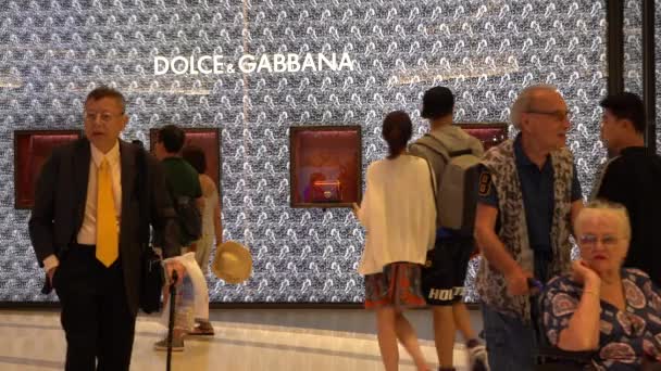 Bangkok Thailand Maj 2019 Oidentifierade Människor Går Nära Dolce Gabbana — Stockvideo