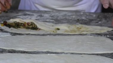 Profesyonel tencere dibin kara seninki benden kara, seninki benden kara. Bodrum, Türkiye