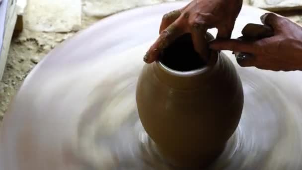 Close Woman Potters Rotate Wheel Her Foot Making Beautiful Clay — 비디오