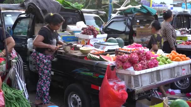 Ubud Bali Indonésie Avril 2019 Pauvres Indonésiens Vendant Achetant Des — Video