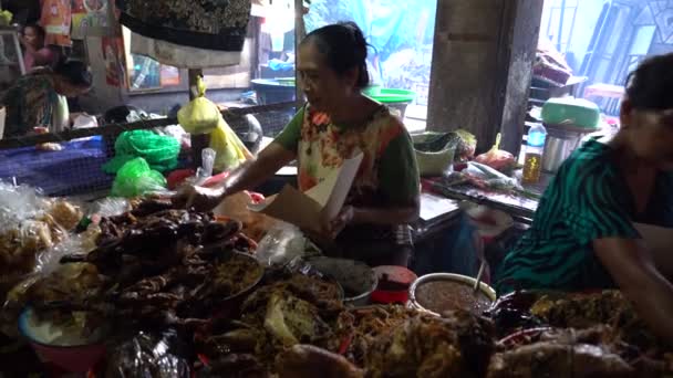 Ubud Bali Indonesia Dubna 2019 Chudí Indonésané Prodávají Nakupují Zdravé — Stock video