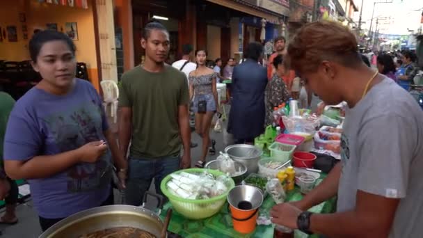 Koh Phangan Thailand December 2018 Street Food Thai Vendor Sells — Stock Video