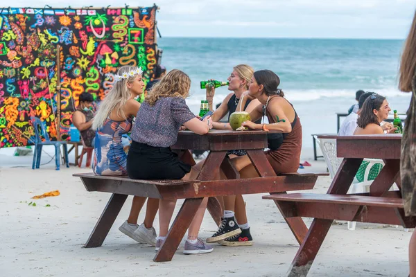 Koh Phangan Thailand Feb 2022 Young People Rest Sandy Beach — 图库照片