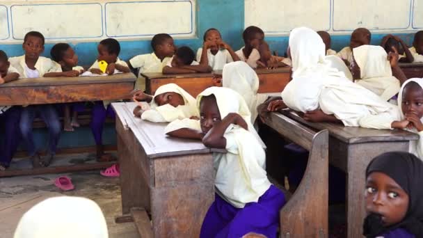 Zanzibar Tanzania January 2020 Unidentified African Girls Boys Teacher Local — Vídeos de Stock