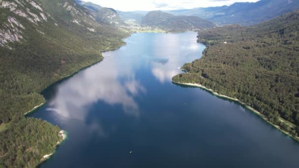 Widok Lotu Ptaka Bohinjsko Jezero Lub Jezioro Bohinj Między Górami — Wideo stockowe