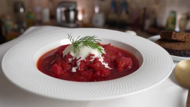 Traditionele Oekraïense Rode Soep Borsjt Met Rode Biet Aardappel Wortel — Stockvideo