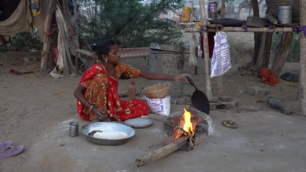 Pushkar India Noviembre 2018 Niña India Preparando Masa Para Chapati — Vídeo de stock