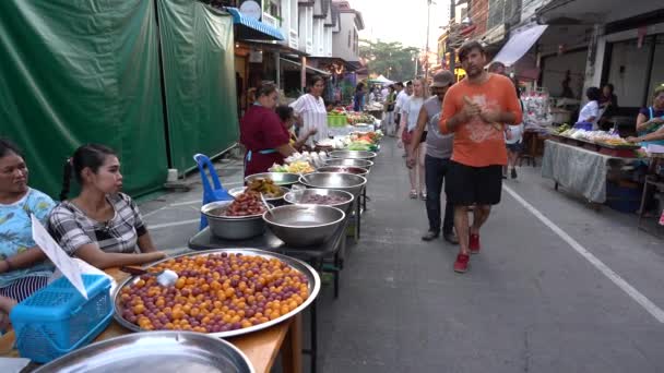Koh Phangan Thailand December 2018 Street Food Thai Vendor Sells — Stock videók