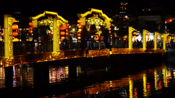 Hoi Vietnam Marzo 2020 Paisaje Nocturno Puente Colorido Hoi Hoi — Vídeos de Stock
