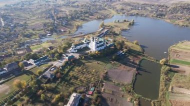 Gorodishchensky Theotokos Manastırı 'nın Kutsal Doğuşu, Ukrayna' nın Khmelnitsky bölgesinde Gorodishche köyünde Bakire Meryem 'in Doğuşu adı altında bir Ortodoks erkek manastırıdır.