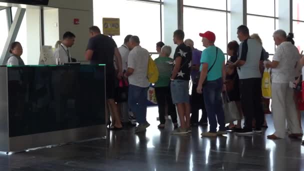 Bodrum Turquía Septiembre 2019 Gente Pasa Aterrizaje Aerolínea Aeropuerto Bodrum — Vídeos de Stock
