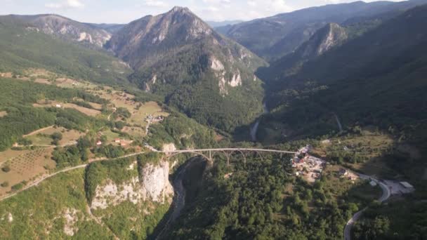 Luchtfoto Van Canyon Van Tara Rivier Bergen Djurdzjevitsj Brug Montenegro — Stockvideo