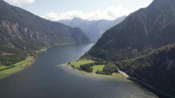 Vista Aérea Hallsttter Veja Lago Hallstatt Grandes Montanhas Alpes Lado — Vídeo de Stock