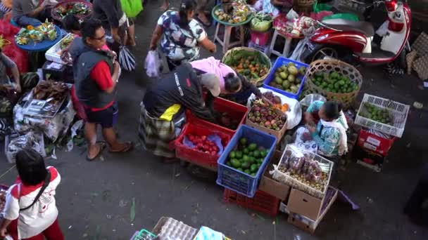 Ubud Bali Indonesia April 2019 인도네시아 발리의 마을에서 시장에서 음식을 — 비디오