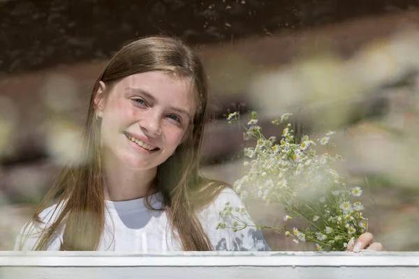 Beautiful Girl Looking Window Raindrops Glass Bouquet Chamomile Flowers Close — Fotografia de Stock