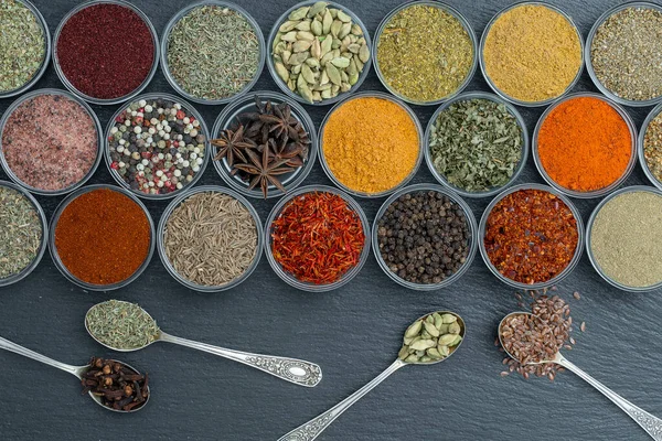 Asortyment Aromatycznych Przypraw Nasion Suchych Ziół Gotowania Potraw Tle Małych Zdjęcia Stockowe bez tantiem