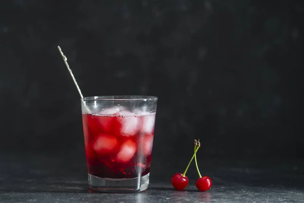 Fresh Red Cherry Cocktail Ice Cubes Glass Black Background Close — ストック写真