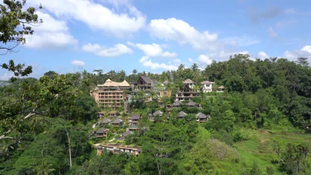 Casas Balinesas Tradicionales Con Vista Panorámica Selva Selva Tropical Montañas — Vídeos de Stock