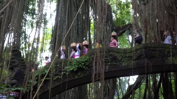 Ubud Bali Indonésie Avril 2019 Peuple Indonésien Non Identifié Temple — Video