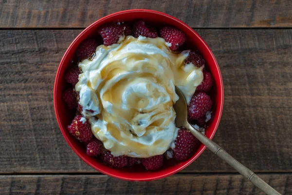 Natural Organic Yogurt Fresh Red Raspberries Cottage Cheese Breakfast Top — стоковое фото
