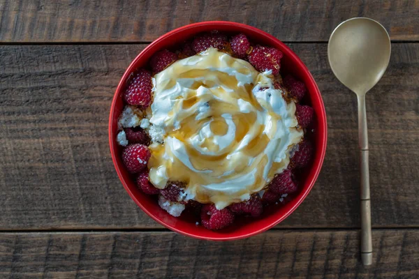 Natural Organic Yogurt Fresh Red Raspberries Cottage Cheese Breakfast Top — Stockfoto