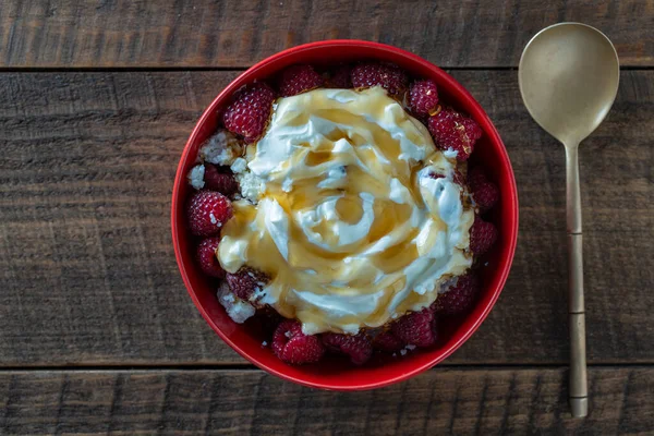 Natural Organic Yogurt Fresh Red Raspberries Cottage Cheese Breakfast Top — Stockfoto