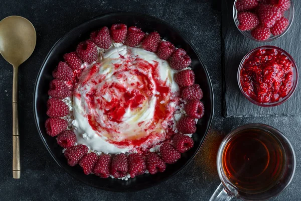 Natural Organic Yogurt Fresh Red Raspberries Cottage Cheese Breakfast Top — Stock Photo, Image