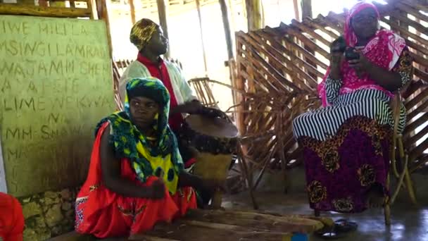 Zanzibar Tanzania November 2019 African Musicians Play Local Musical Instruments — Stok video
