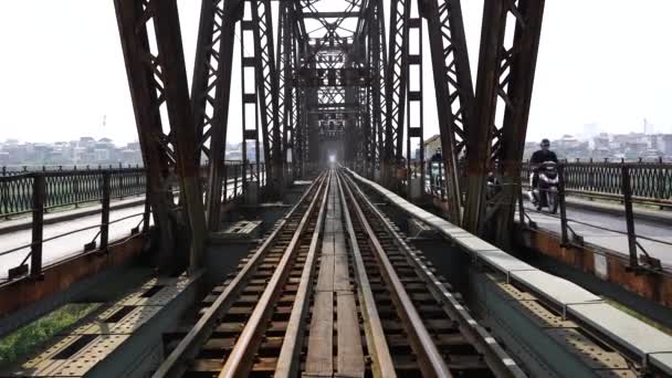 Hanói Vietnã Março 2020 Comboio Ponte Aço Longa Bien Ferrovia — Vídeo de Stock