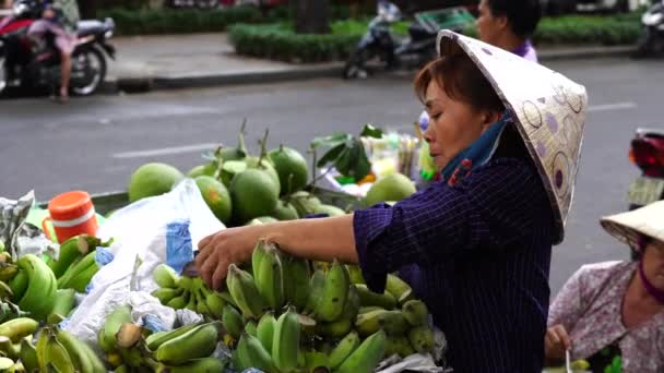 Chi Minh Vietnam Březen 2020 Vietnamci Prodávají Nakupují Ovoce Zeleninu — Stock video