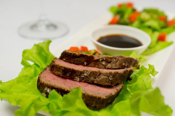 Beef fried with vegetables — Stock Photo, Image