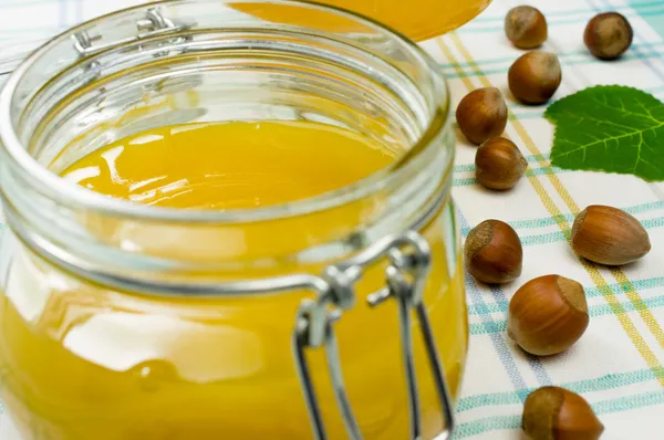Honing in een glazen pot — Stockfoto